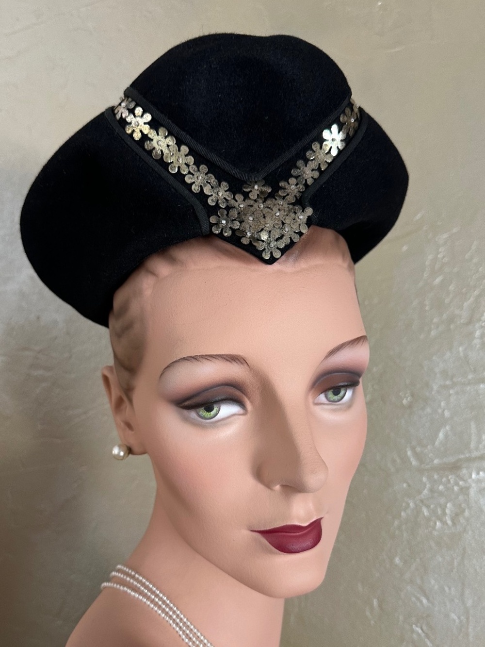 OUTSTANDING 1940s' BLACK FELT BERET STYLE HAT + SILVER "FLOWER" SEQUINS
